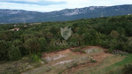 Land Labin, 761m2