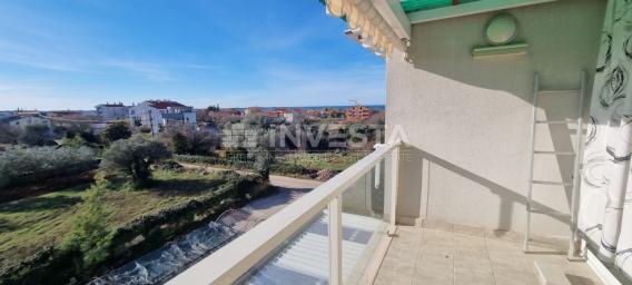 Peroj, spacious one-room apartment with terrace and sea view