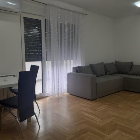 VOZDOVAC BANJICA 60m2 , 20 , 500e