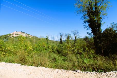 Istra, Motovun građevinsko zemljište ispod starog grada