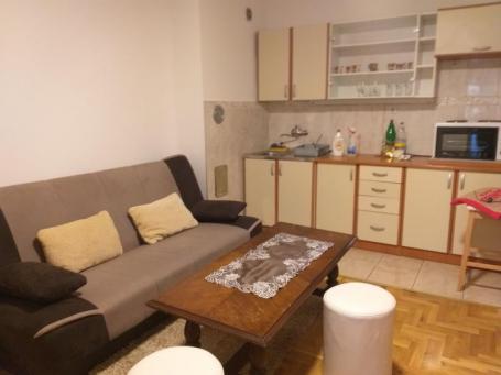 CENTAR ul Pavla papa 30 m2 - 280 Evra ID#2168