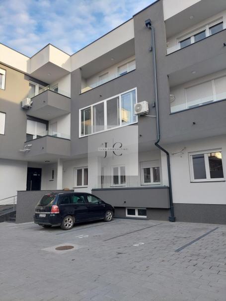 Trosoban stan na prodaju, Preradoviceva, Petrovaradin, 62m²