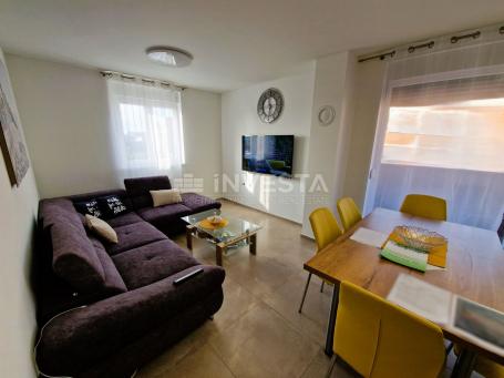 Pula Monvidal, modernly furnished apartment with a garage