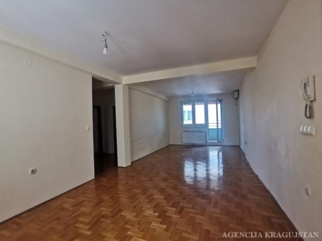 Prodaja, Stan, 109. 00m2 , Centar