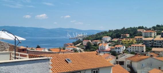 Otok Krk, Vrbnik - kuća 120m2, centar, s pogledom na more