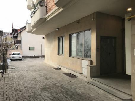 Izdavanje, Lokal, 43. 00m2 , Centar