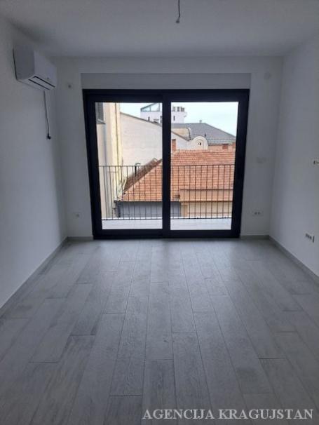 Izdavanje, Stan, 44. 00m2 , Centar