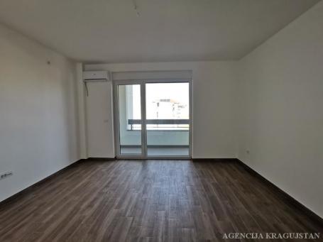 Izdavanje, Stan, 46. 00m2 , Centar