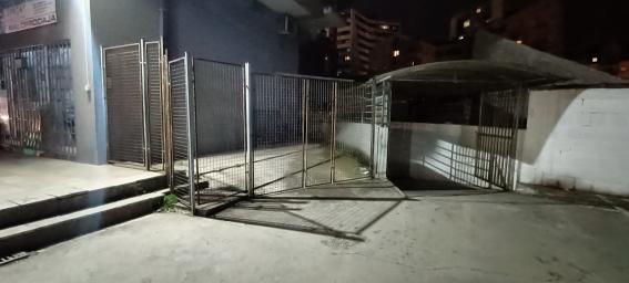 Izdaje se parking mesto u dvorištu zgrade - Braće Ribnikar