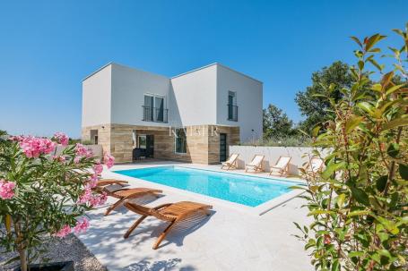 Zadar, Nin - Villa mit Pool