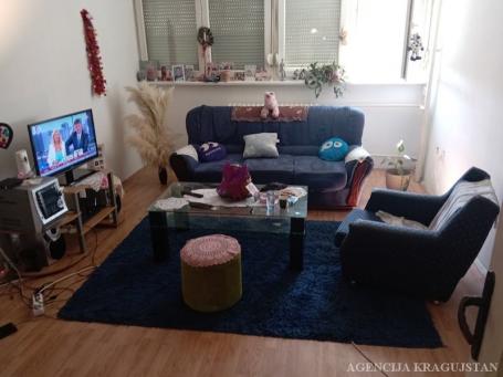 Izdavanje, Stan, 61. 00m2 , Centar