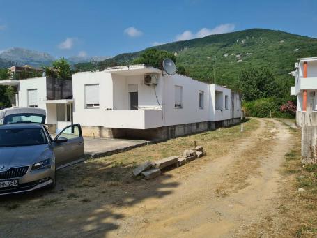 Prodaje se kuca 353m2 sa šest stanova i placem od 830m2, Jaz-Budva.