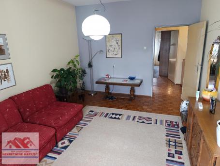 TROSOBAN VOJNI STAN, 75M2, U CENTRU, 7. SPRAT, CG - 118. 000 E