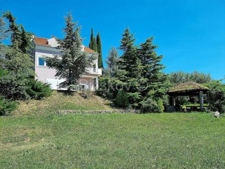Samostojeća obiteljska kuća na dominantnoj parceli 4.359m2