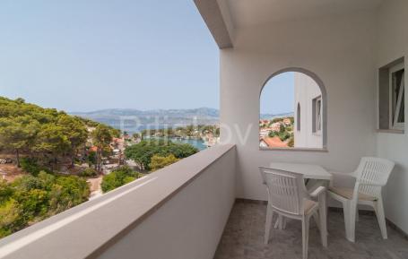 Brač, prodaja kuća 6 apartmana, otvoren pogled
