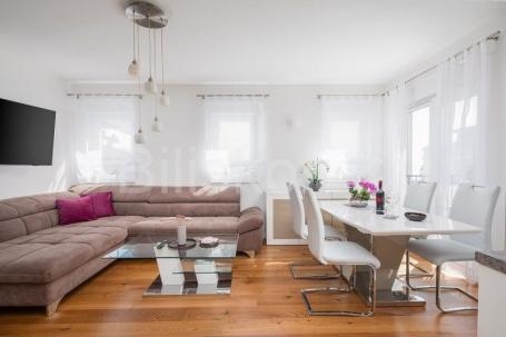 Makarska jednosoban stan 47,5 m2, parking 13,5 m2