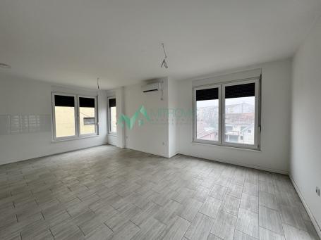 Vila na Telepu. 90m2, prelep četvorosoban stan.