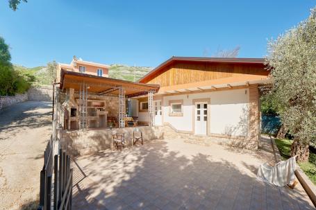 Kuća na Prodaju u Buljarici sa Velikom Urbanizovanom Parcelom – Odlična Investicija
