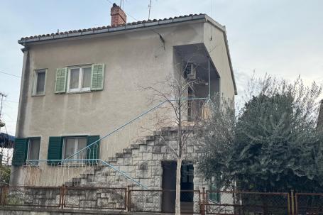 Split, Spinut, samostojeća kuća s vrtom 150m2