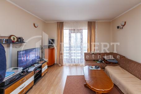 Kuća 290m2 u blizini OŠ Miroslav Antić