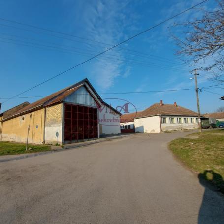 Srbobran, Poslovni kompleks za razne namene od 1560 m2 zidanih objekata na parceli od 4294 m2