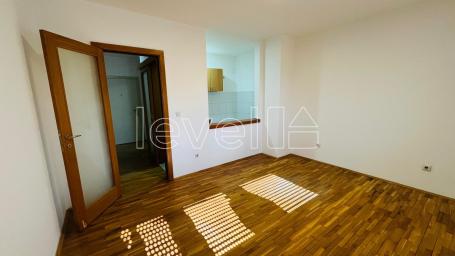 NOVI SAD - ŽELEZNIČKA STANICA - 32. 00 m2