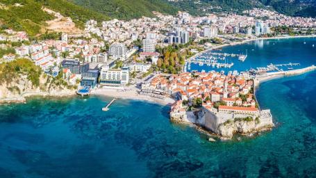 Poslovni prostor sa 5 kancelarija i parking mestom u centru Budve – 205m²