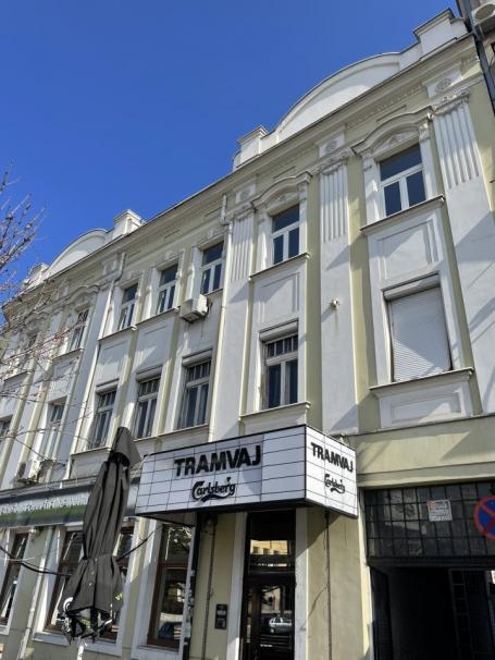 Troiposoban Zvezdara Vukov spomenik