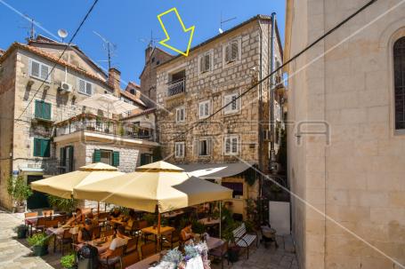 Poslovno stambena zgrada u centru stare gradske  jezgre, Split