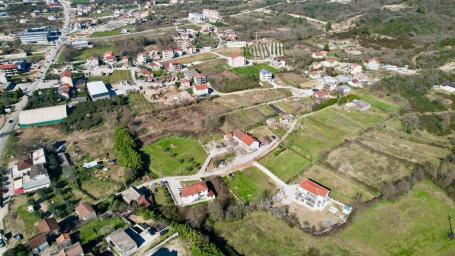 Urbanizovan plac u Radanovićima, Kotor – 2044 m²