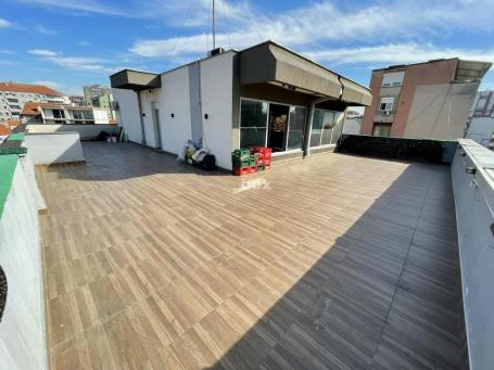 Poslovni prostor, 222m2, Centar