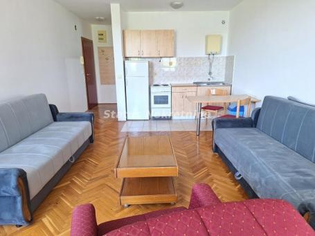 NAMEŠTENA GARSONJERA 30M2 NA BULEVARU, KOD FUTOŠKE PIJACE, 2. SPRAT, LIFT, 250EU