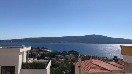 For sale one-bedroom apartment of 73m2 in Tivat with sea view