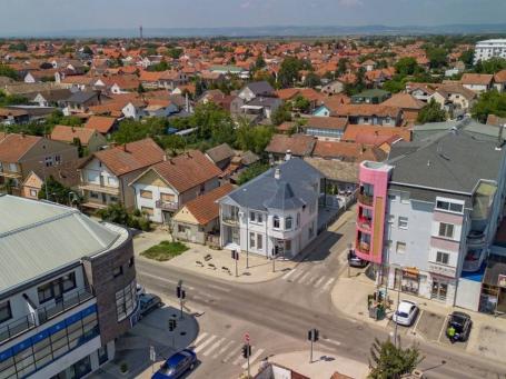 Odlična kuća sa lokalom u centru Rume