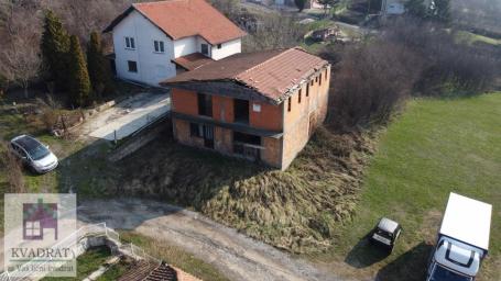 Kuća 256 m2, 6, 9 ari placa, Barič 50. 000e