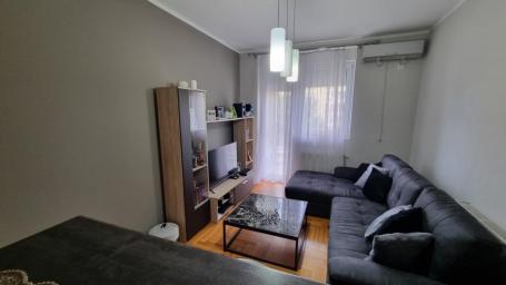 Dvoiposoban stan na Bulevaru Evrope