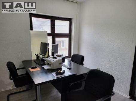 POSLOVNI PROSTOR U BLIZINI GIMNAZIJE