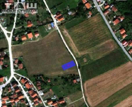 PLAC U BELOŠEVCU NA UGLU DVE ULICE