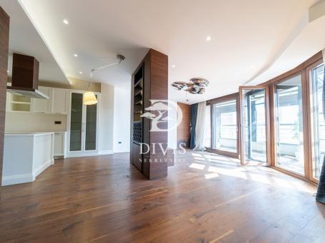Prodajemo luksuzni penthaus, 152m2, Nebojšina ulica (dva garažna mesta)