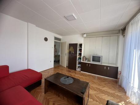 Prodaja dvosobnog stana u strogom centru grada u Ćupriji
