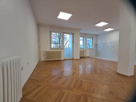 Četvorosoban stan u centru grada