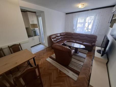 Dvosoban namešten stan blizu Bulevara
