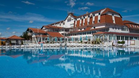 Hotelski kompleks na 2. 4 ha, bazeni, spa i wellnes