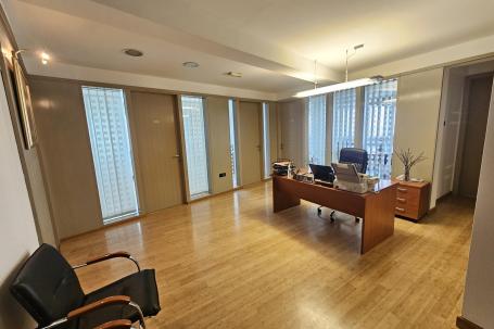 Osijek, Blok Centar II, tri ureda ukupne površine 73 m2, 2. kat, najam