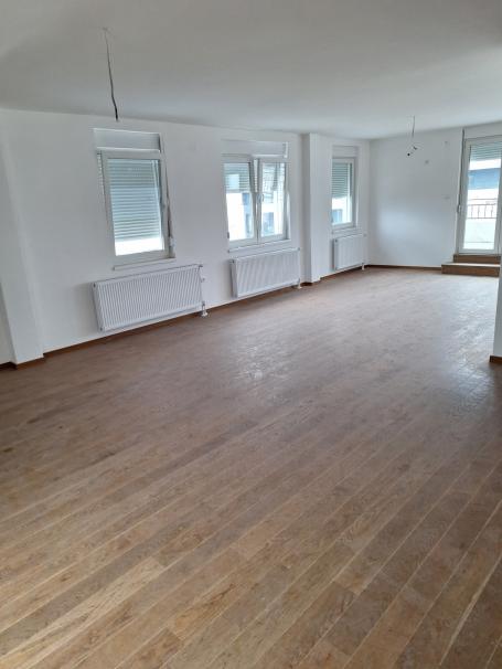 Sjajan penthaus na odličnoj lokaciji