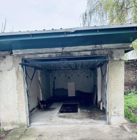 Izdaje se garaža u centru, kod Džamije, 16. 5m2
