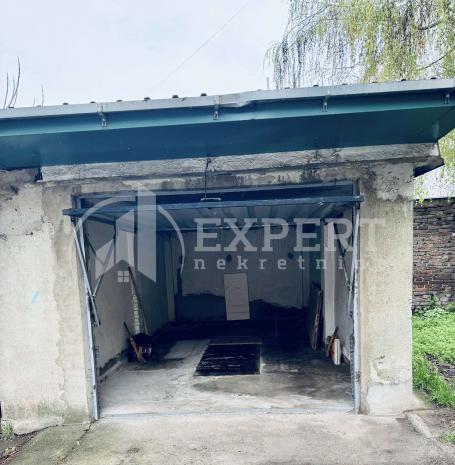 Izdaje se garaža u centru, kod Džamije, 16. 5m2