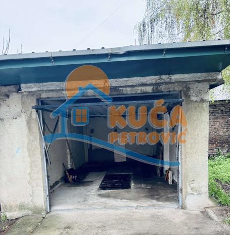 Izdaje se garaža u centru, kod Džamije, 16. 5m2