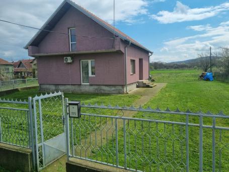 Kuca 90m² , plac 32 ari