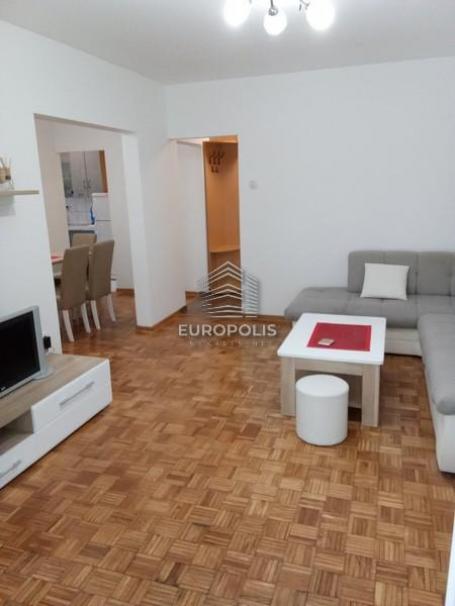 Prodaja, četvorosoban stan, kompletno renoviran ID#6449